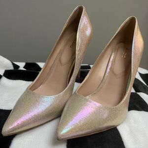 Aldo Heels in a Pearlescent/Golden and Pink . Size US-8.5 EUR-39 UK-6